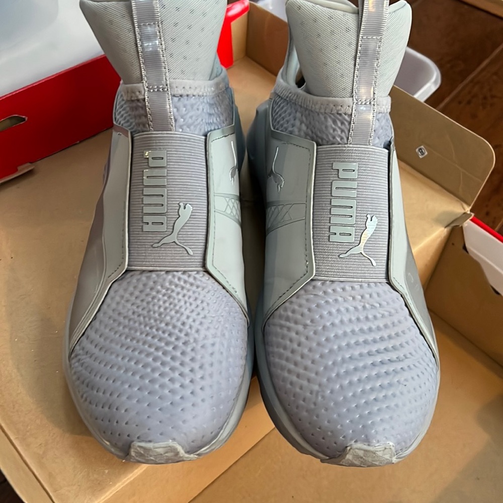 New/In Box PUMA “Fierce” Athletic Shoe. SIZE: 8 COLOR: Gray